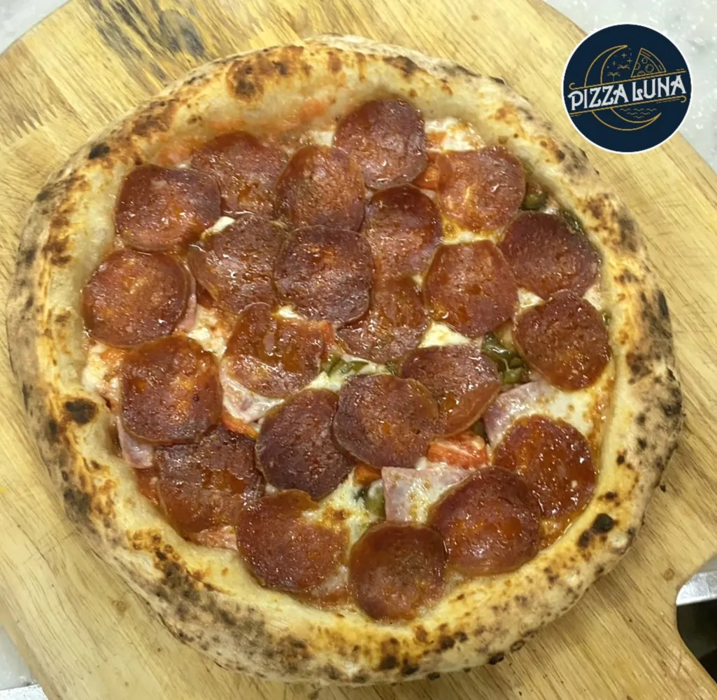 Pizza Luna pepperoni pizza